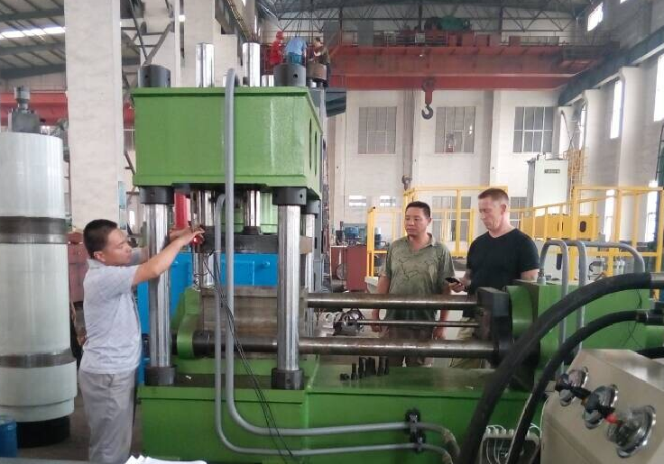 Máquina de forjamento plana hidráulica CNC